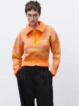 Бабушкин свитер в косичку и кожаные брюки: 6 базовых вещей, которые вы успеете купить на распродаже