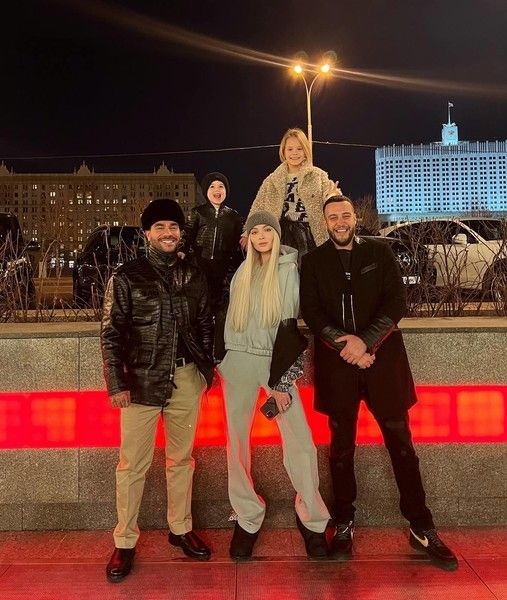 Алена Шишкова показала редкое фото с Тимати и его семьей