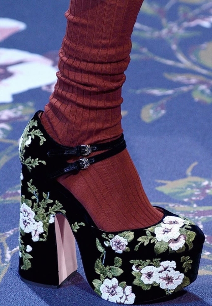 Женские носки – как носить и с чем сочетать в 2022 году