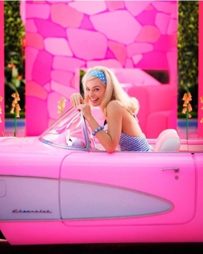 Come on Barbie: как и с чем сочетать розовый, чтобы выглядеть круче Марго Робби