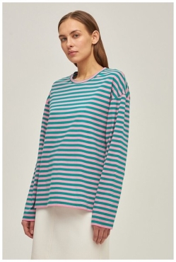 Найден модный свитер этого сезона: где купить самый полосатый?