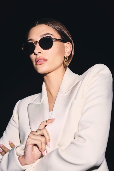Хейли Бибер представила коллаборацию с Vogue Eyewear