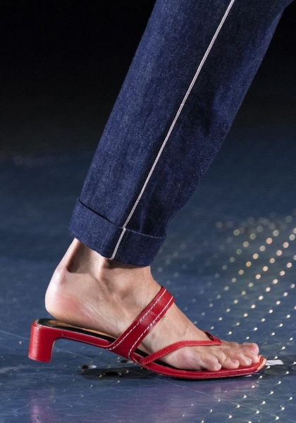6 моделей сандалий, которые украсят ваше лето 2020