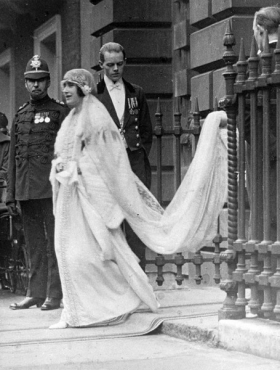 Самые знаменитые свадебные платья Виндзоров: неудачные, смелые и даже бодипозитивные