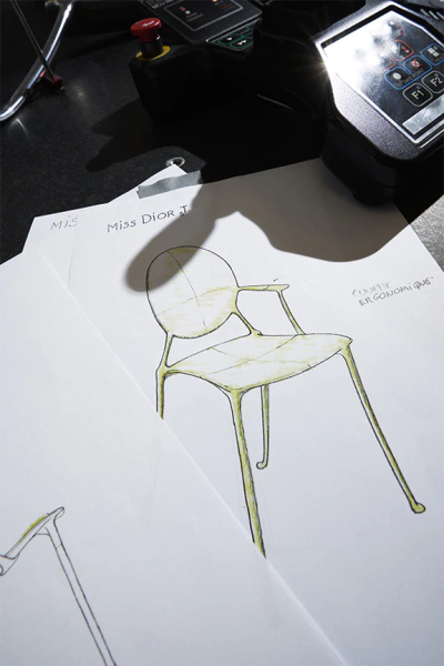 Филипп Старк переосмыслил культовое кресло Miss Dior