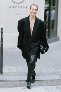 Оголенная грудь Эмбер Валлетты и новый имидж Николь Кидман: звездный стритстайл на Неделе высокой моды в Париже