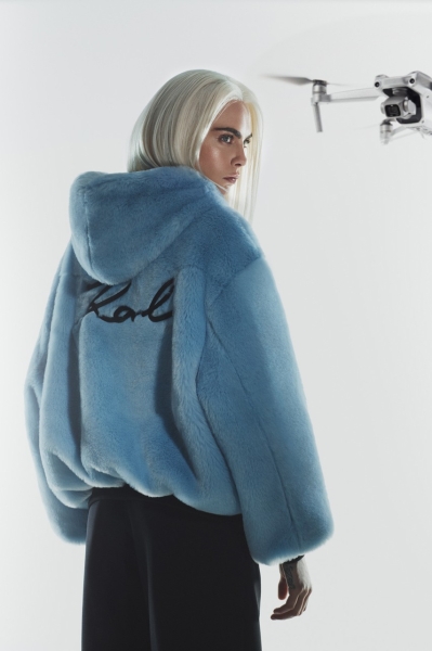 Karl Lagerfeld показал кампанию коллаборации с Карой Делевинь