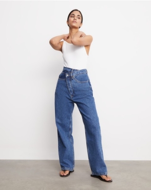 Шиворот-навыворот: почему вам точно нужны джинсы-бойфренды с асимметричным поясом
