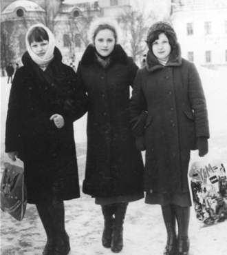 Фэшн-уловки советских женщин: как они одевались модно, когда ничего не было