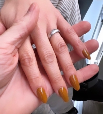 Карамельные ногти Дженнифер Лопес — самый теплый и красивый зимний маникюр