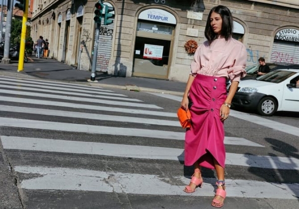 Модные образы Viva Magenta: как носить цвет 2023 года