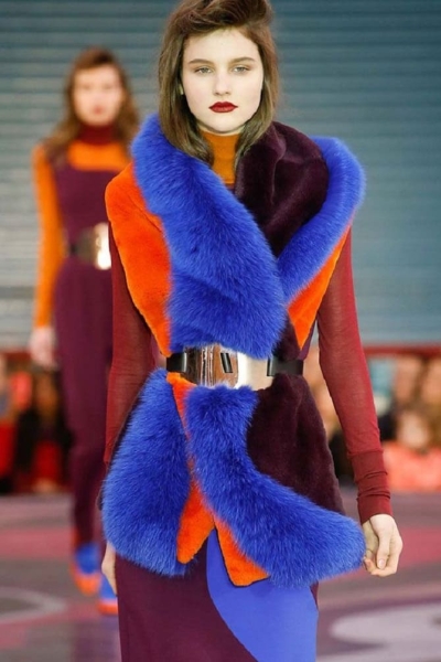 Модные шарфы зима-весна 2023: трендовые модели