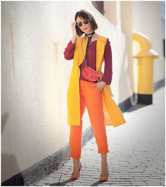Модные образы Viva Magenta: как носить цвет 2023 года