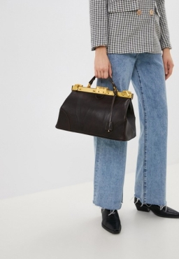 Бездонный тоут, джинсовая или саквояж? Полный гид по весенним сумкам 2023 года