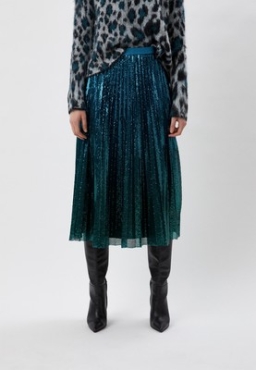 Нарядная юбка + дедушкин свитер — как носить самый модный дуэт этой весны