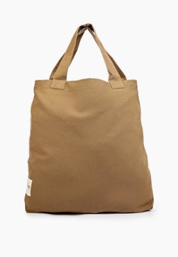 Как носить две сумки одновременно: показывают модные инфлюенсеры
