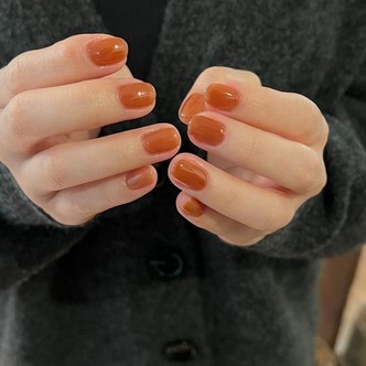 Ногти цвета морковного пирога: вкусный и пряный маникюр, который вы точно повторите