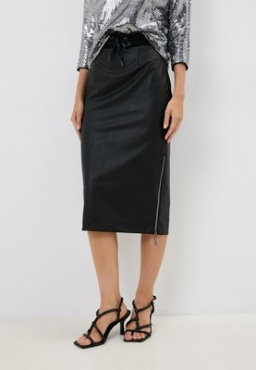 Кожаная юбка-карандаш снова в моде — вот 3 образа с ней, которые вы повторите
