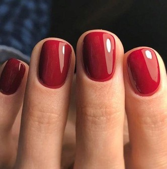 Такой разный красный: почему алые ногти — самый женственный маникюр?