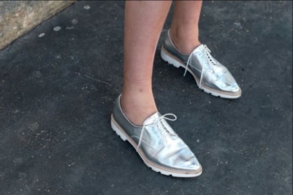 Модная обувь цвета металлик лето 2023: какие модели выбрать? (+бонус-видео)
