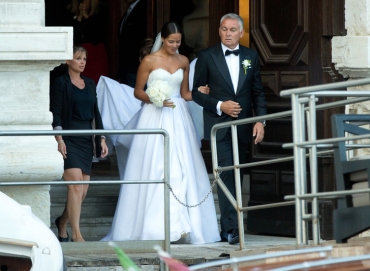 На грани фола: какие свадебные платья выбирают невесты футболистов