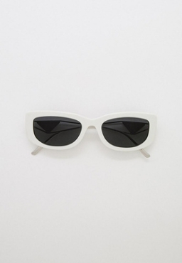 Белые солнцезащитные очки — самый модный аксессуар лета, который нужен каждой