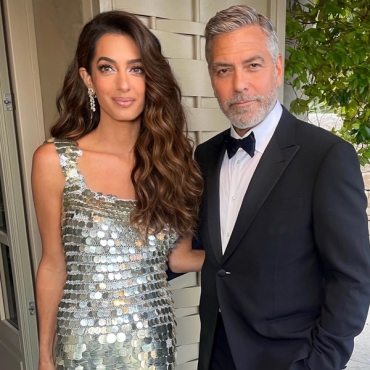 Амаль Клуни показала идеальный наряд для летнего свидания — вы с легкостью его повторите