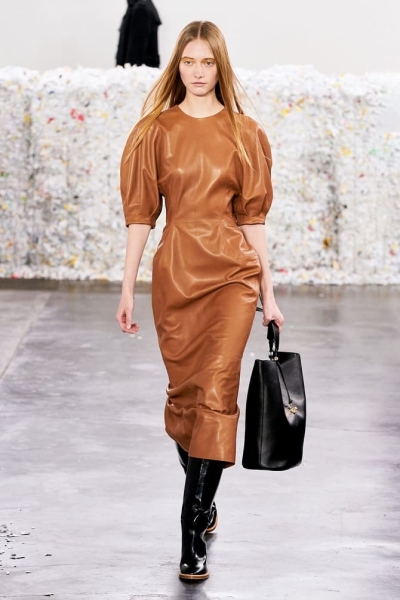 Самые модные кожаные платья сезона осень-зима 2023-2024