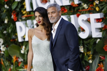 Амаль Клуни показала идеальный наряд для летнего свидания — вы с легкостью его повторите