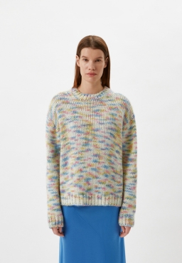 Большой пушистый свитер — мастхэв осени, который должен быть у каждой