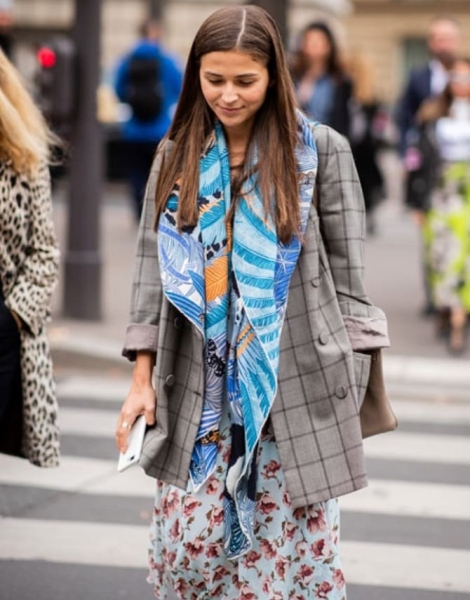 Как красиво стилизировать шелковые платки: 5 небанальных способов