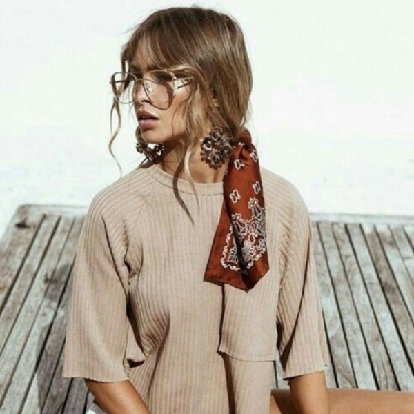 Как красиво стилизировать шелковые платки: 5 небанальных способов