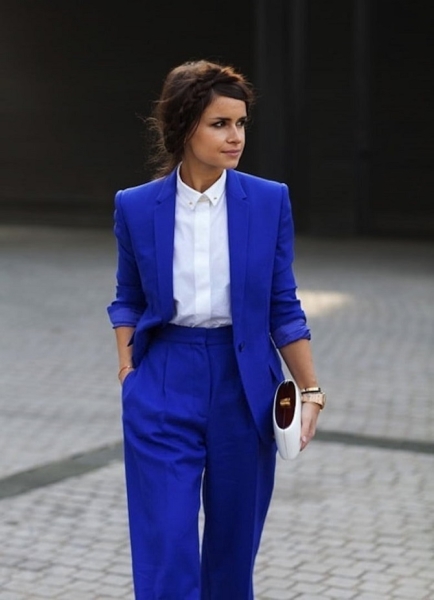 Кобальтовый синий: как носить модный цвет в одежде