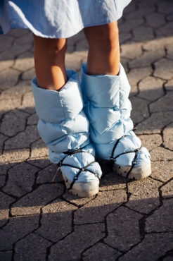 5 способов, как носить и с чем миксовать ботинки-дутики зимой