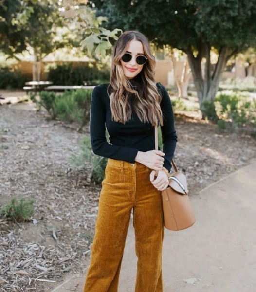 Модные коричневые джинсы: как и с чем носить?