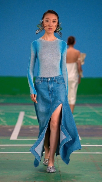 Модные джинсовые юбки 2024-2025: актуальные тренды