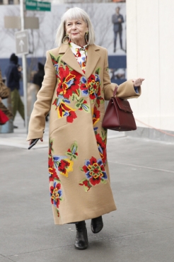Сумки Chanel и костюмы Yohji Yamamoto: как соцработница из Нью-Йорка случайно стала иконой стиля