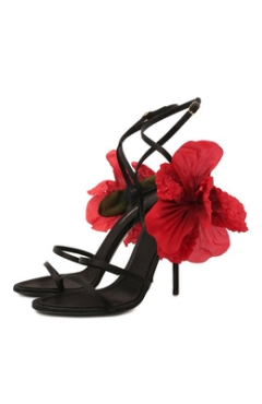 «Цветущая» пара: самая трендовая обувь весны и лета
