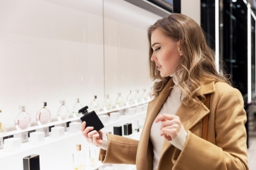 Так пахнет от успешной женщины: парфюмер назвал главные ароматы, которые говорят о богатстве